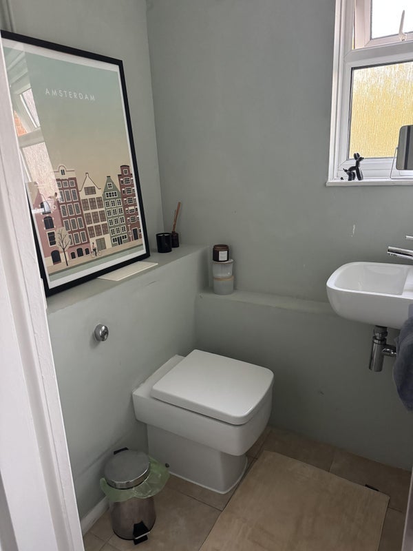 Room Horne Way in Greater London