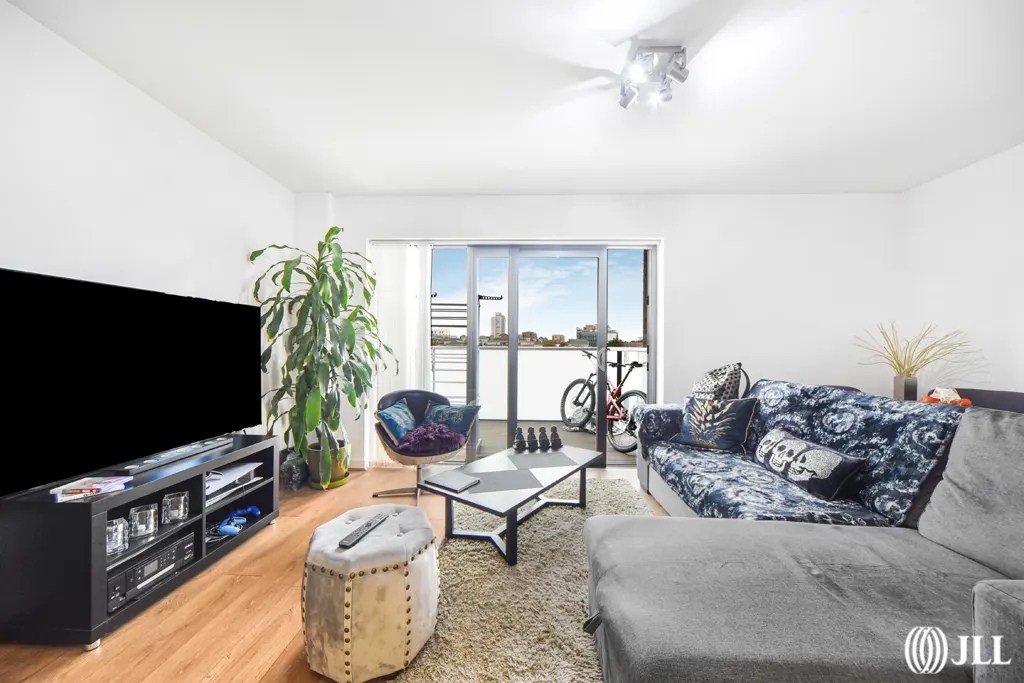 Flat Cotall Street in Greater London
