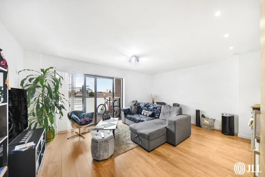 Flat Cotall Street in Greater London