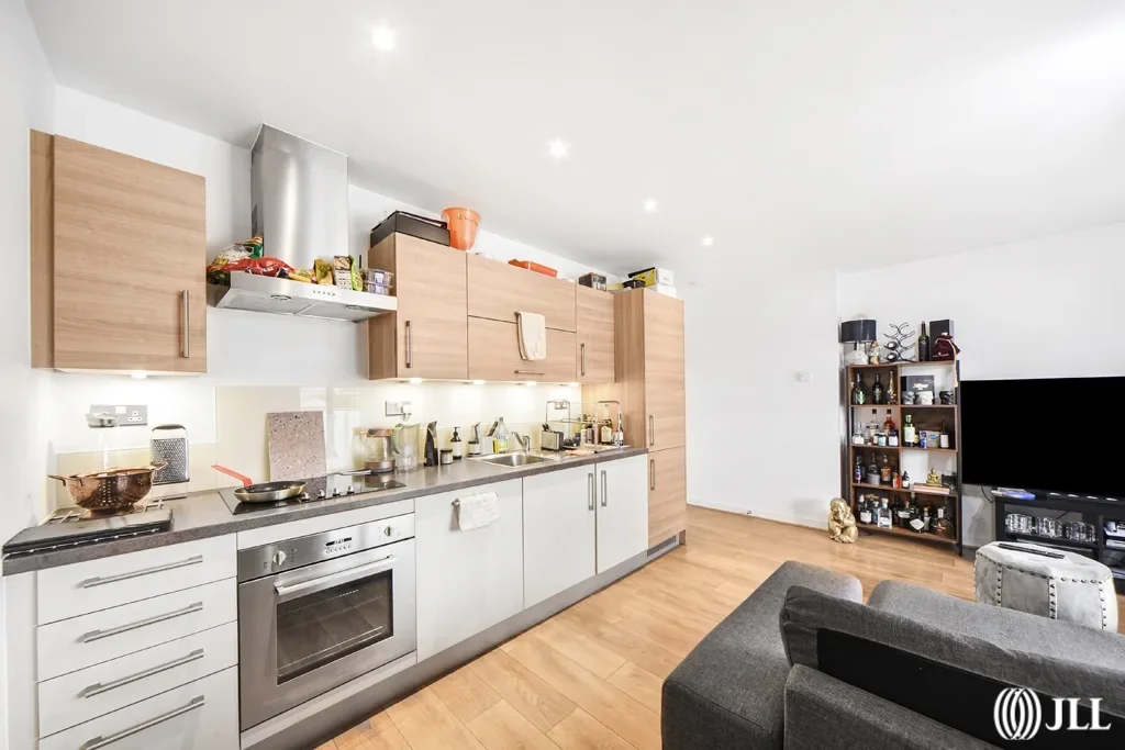 Flat Cotall Street in Greater London
