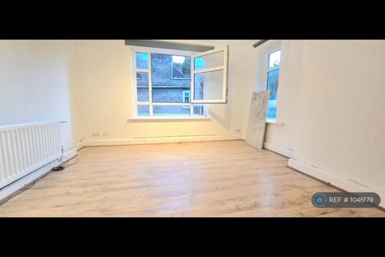 Flat Gooding House in Greater London