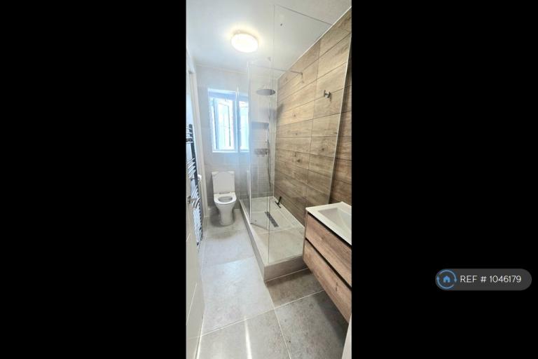 Flat Gooding House in Greater London
