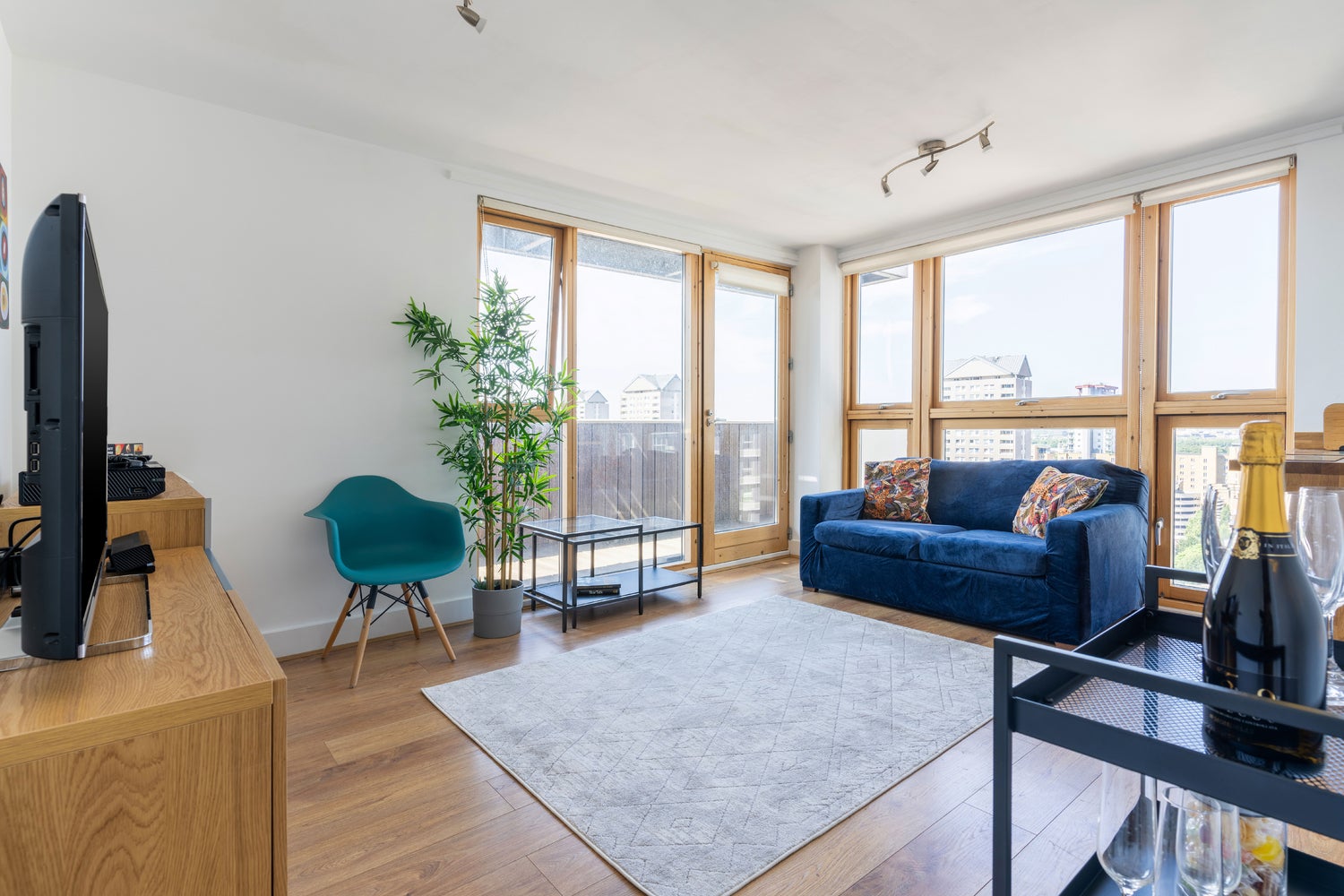 Flat Byng Street in Greater London
