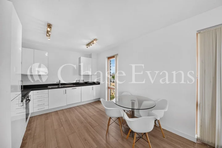 Flat Rathbone Street in Greater London