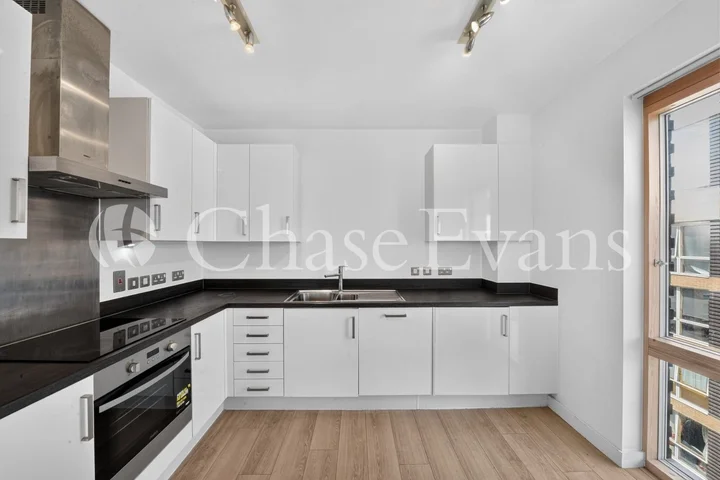 Flat Rathbone Street in Greater London