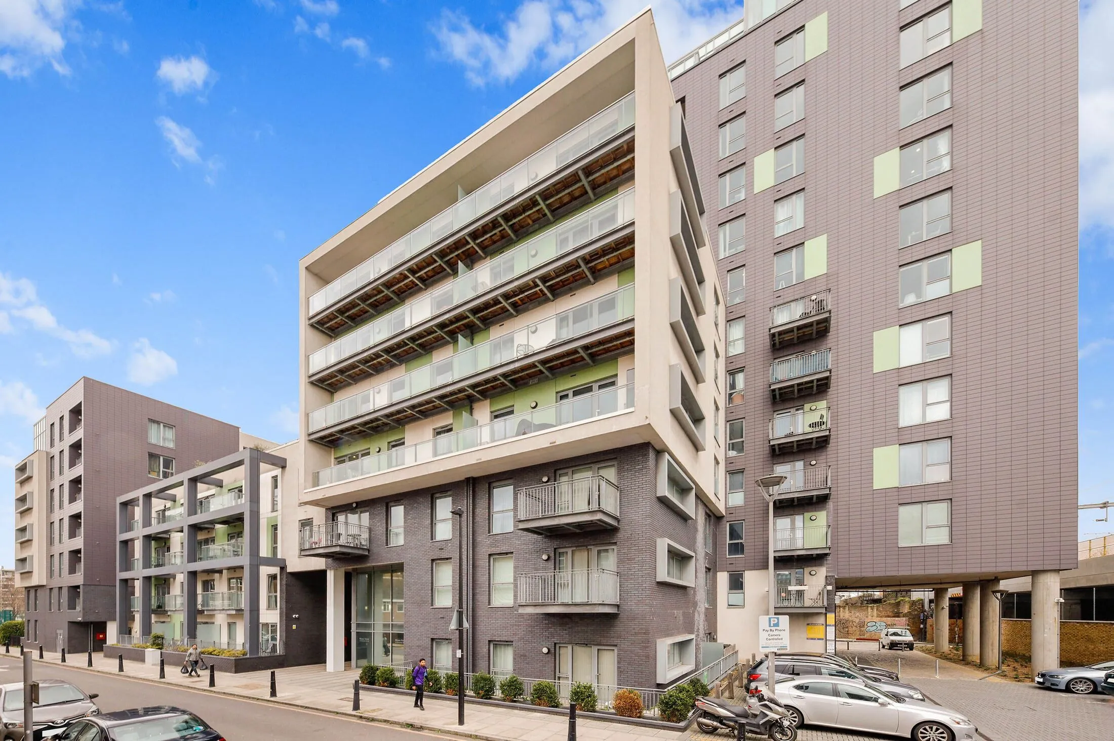 Flat Christian Street in Greater London