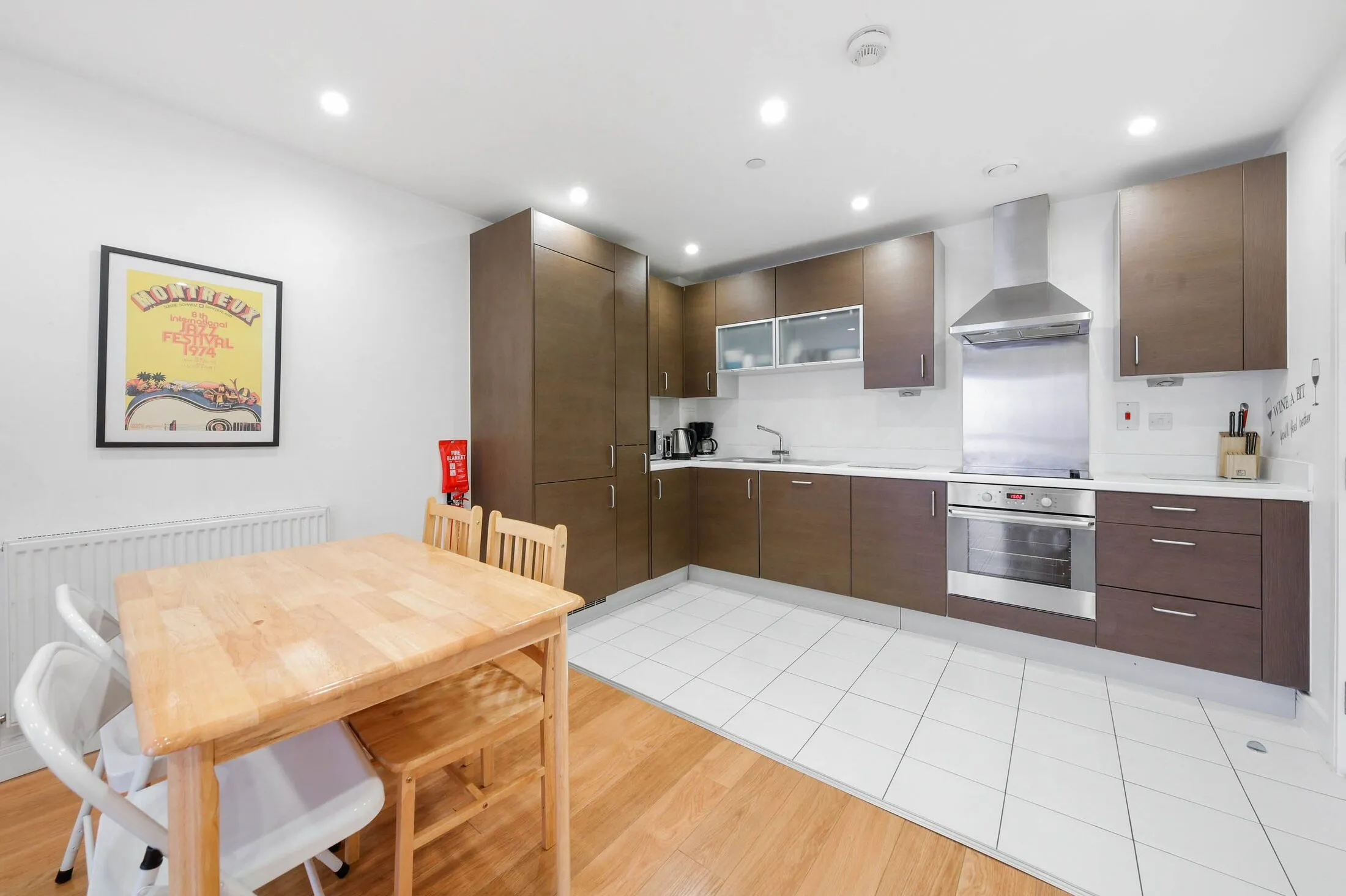 Flat Christian Street in Greater London