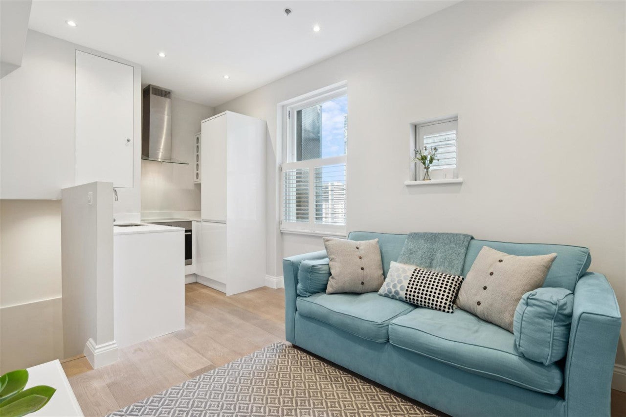 Flat Electric Avenue in Greater London