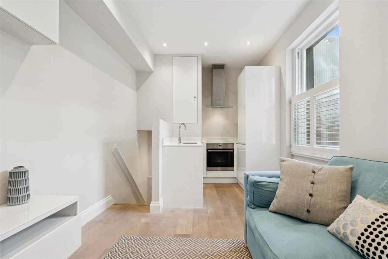 Flat Electric Avenue in Greater London