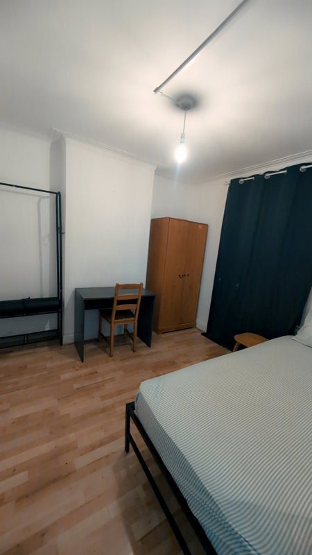 Room Croydon Road in Greater London