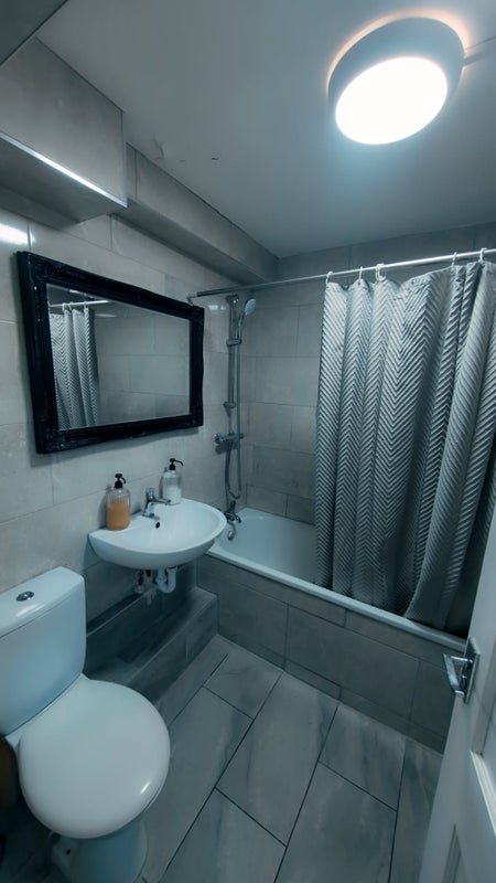 Room Croydon Road in Greater London