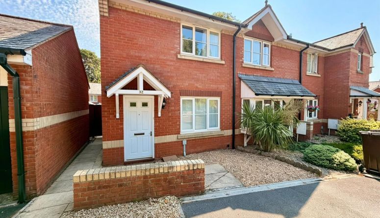 House Etonhurst Close in Exeter