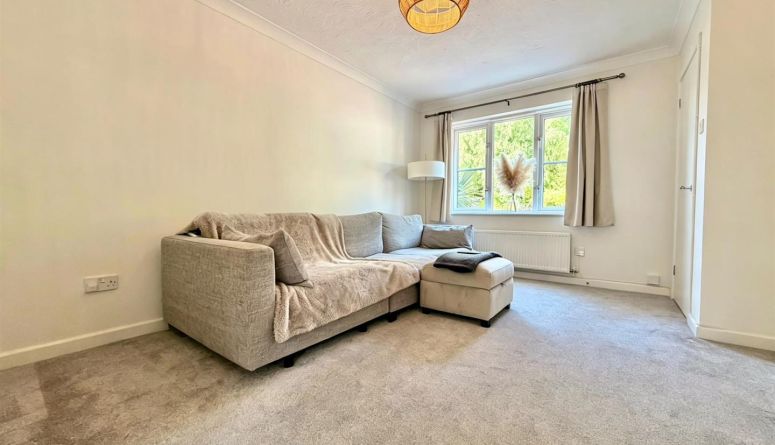 House Etonhurst Close in Exeter