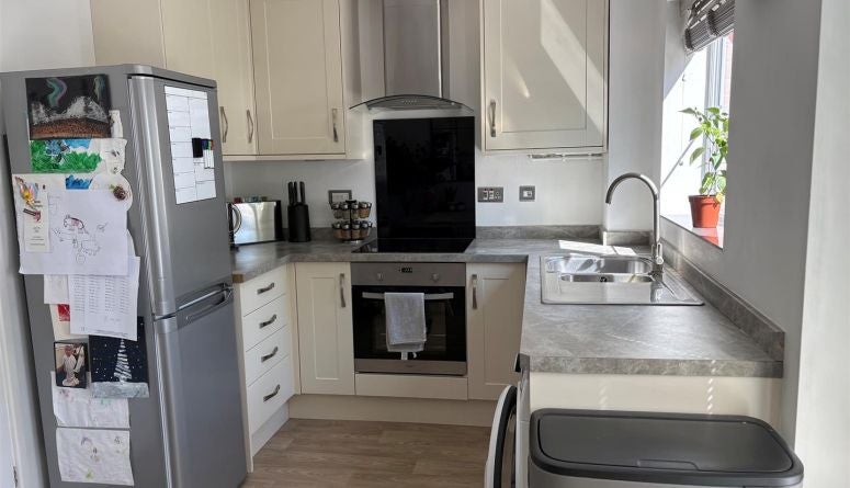 House Etonhurst Close in Exeter