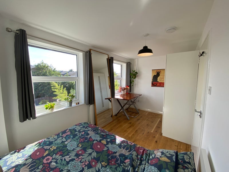 Room Edmeston Close in Greater London