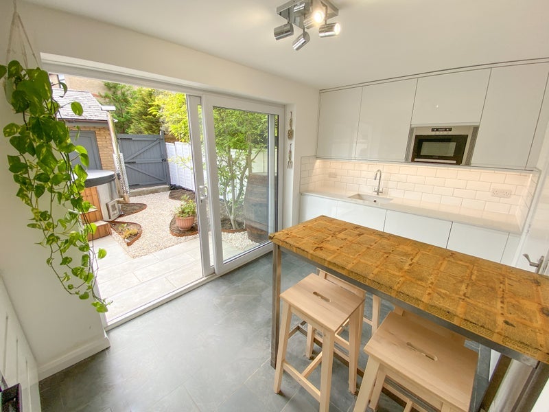 Room Edmeston Close in Greater London