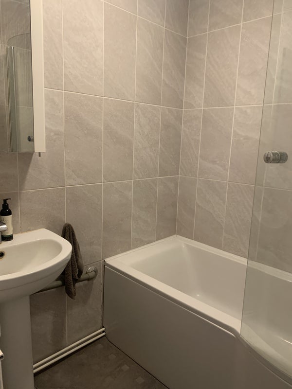 Room Serbin Close in Greater London