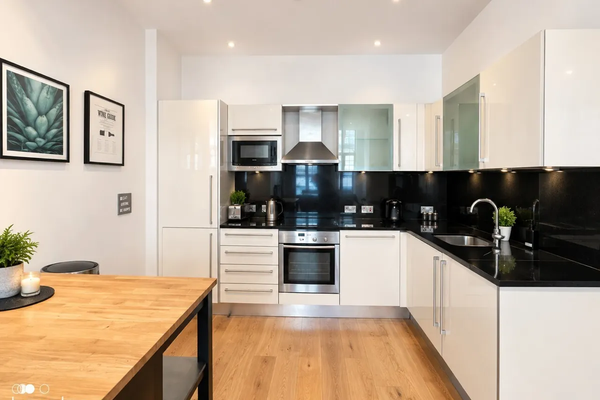 Flat Exchange Square in Greater London