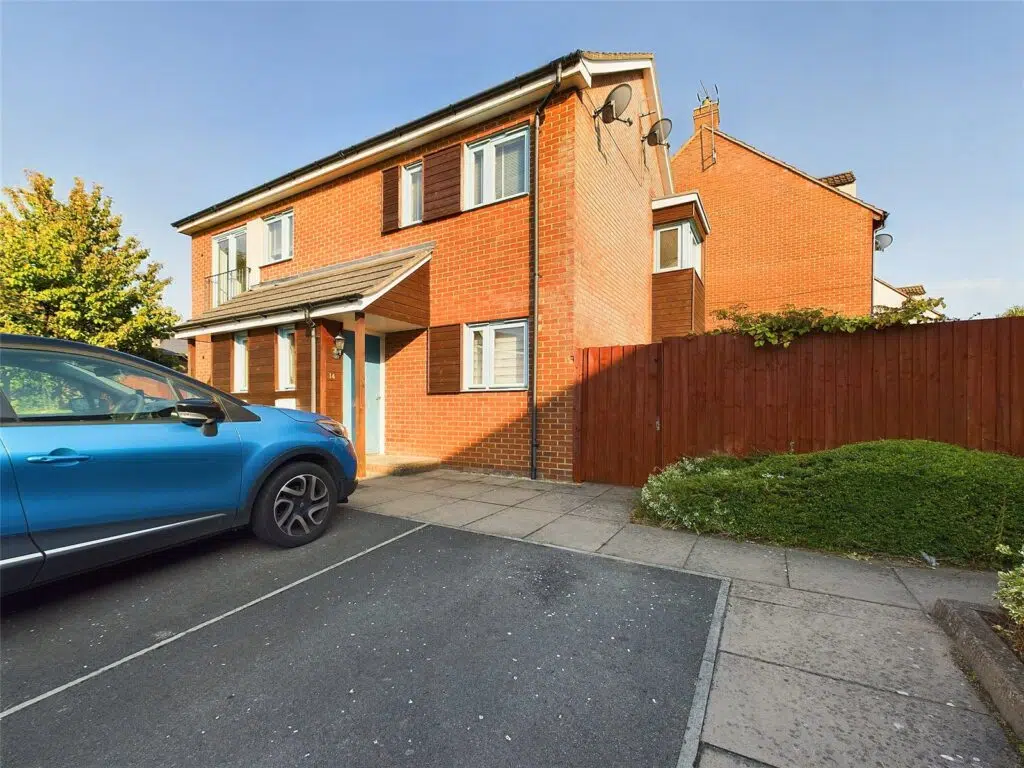 Flat Sutherland Close in Gloucester
