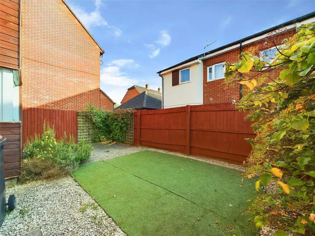 Flat Sutherland Close in Gloucester