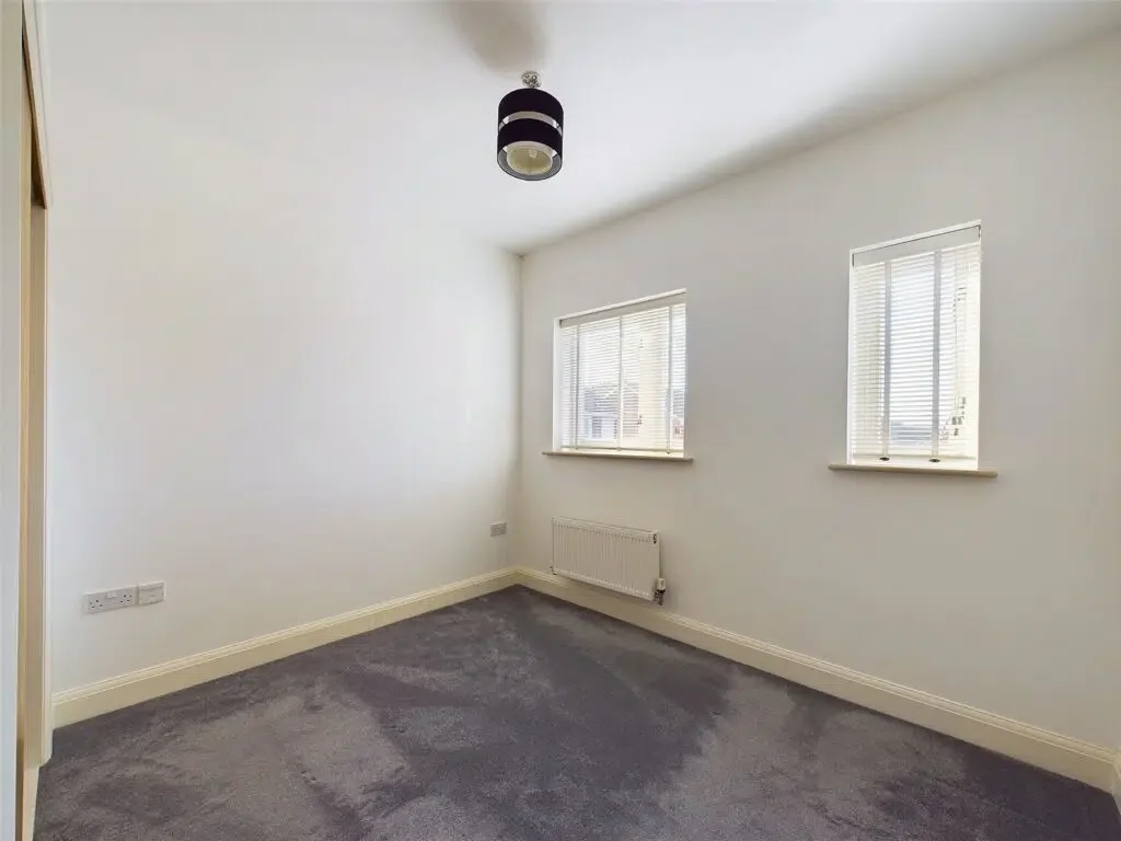Flat Sutherland Close in Gloucester