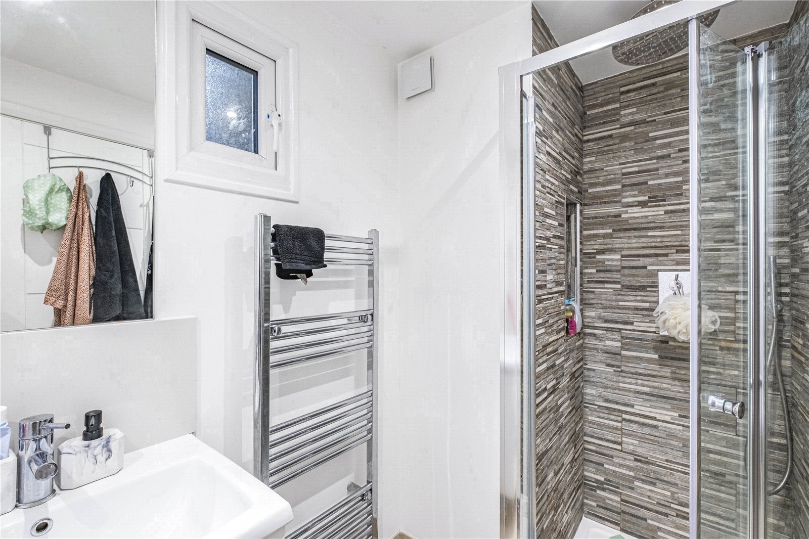 Flat Ilderton Road in Greater London