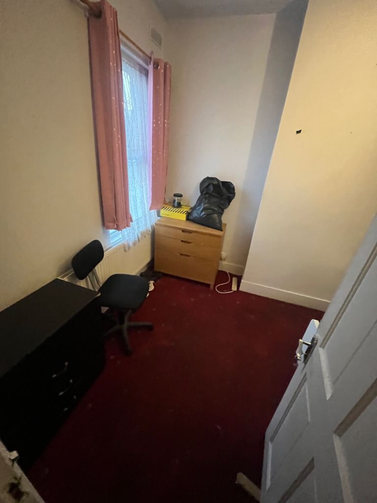 Room Convent Way in Greater London