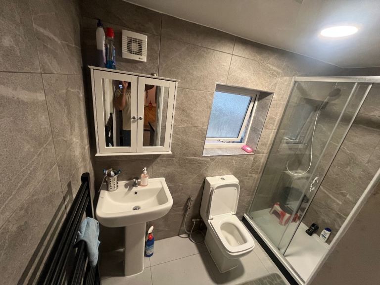 Room Convent Way in Greater London