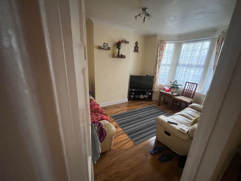 Room Convent Way in Greater London