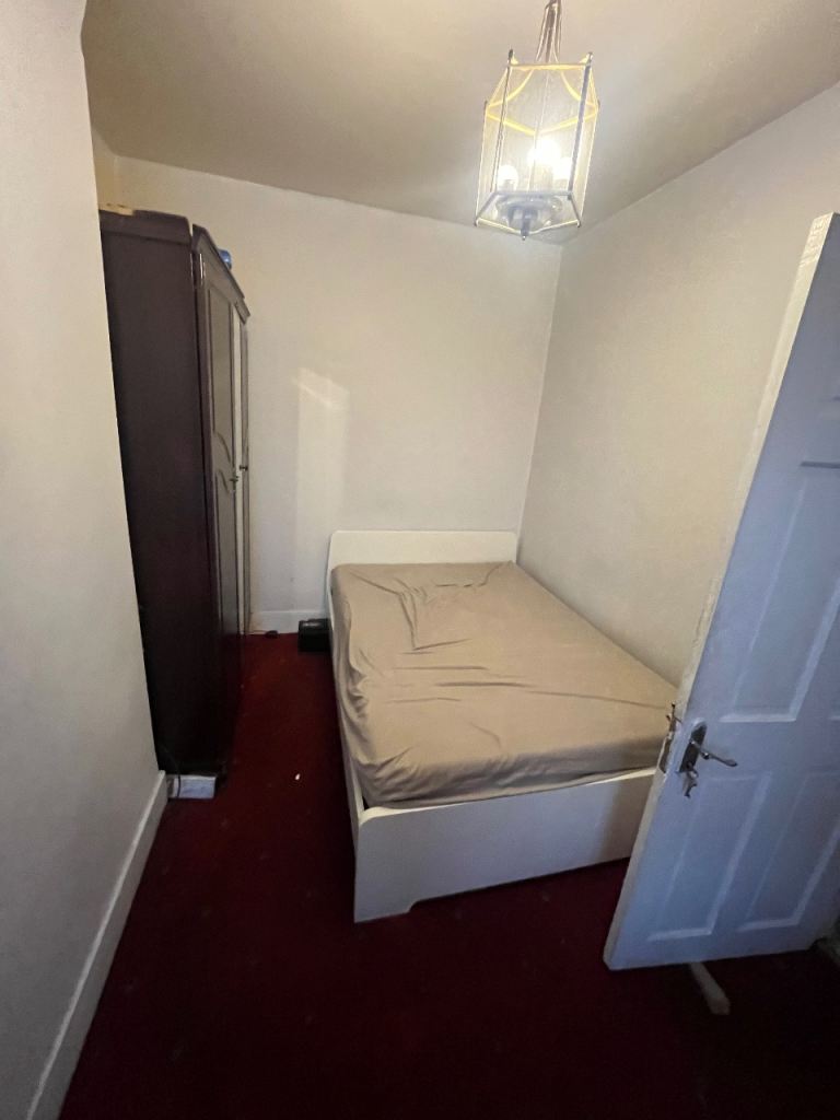 Room Convent Way in Greater London