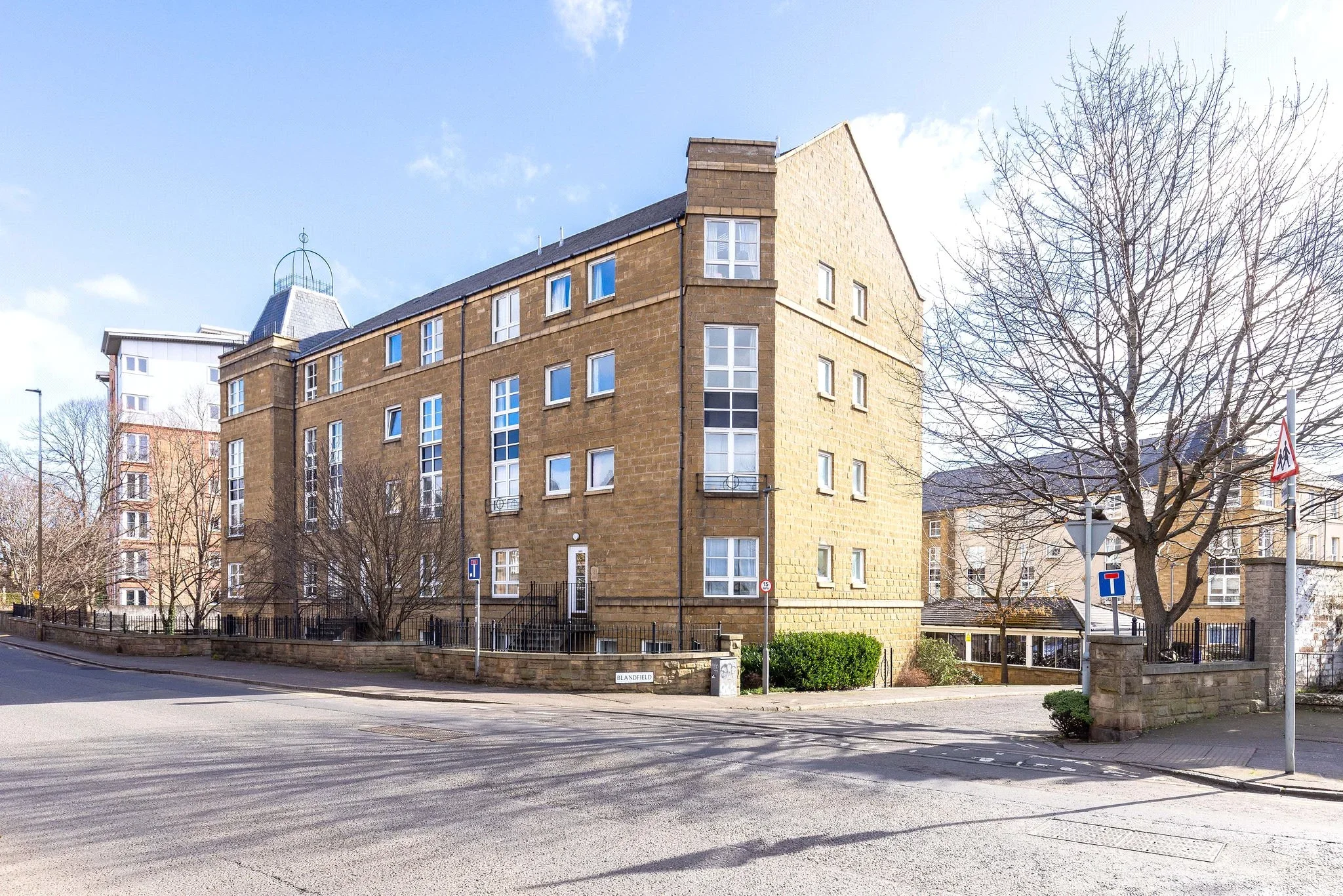 Flat Broughton Road in City of Edinburgh