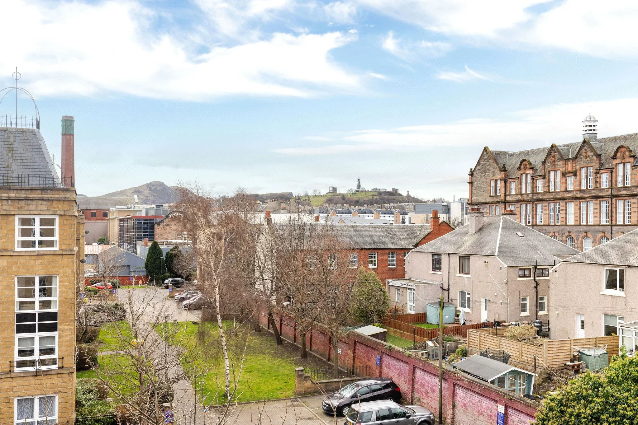 Flat Broughton Road in City of Edinburgh