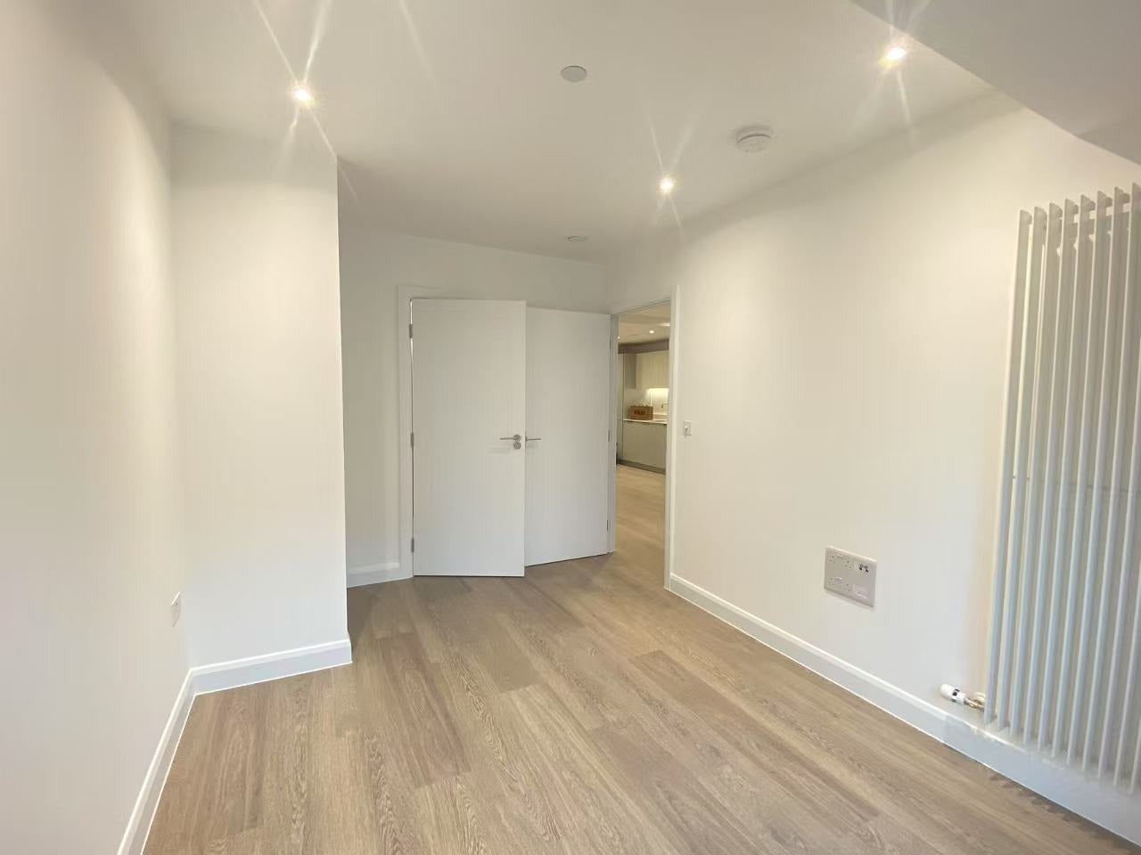 Flat Sandstone Lane in Greater London