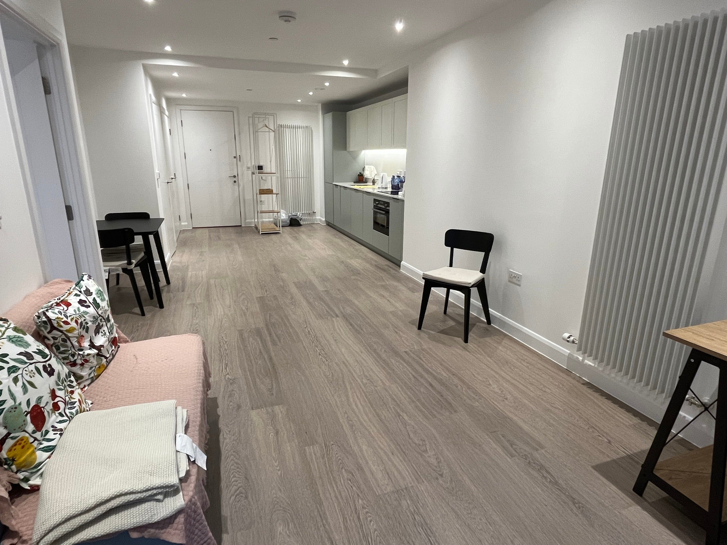 Flat Sandstone Lane in Greater London