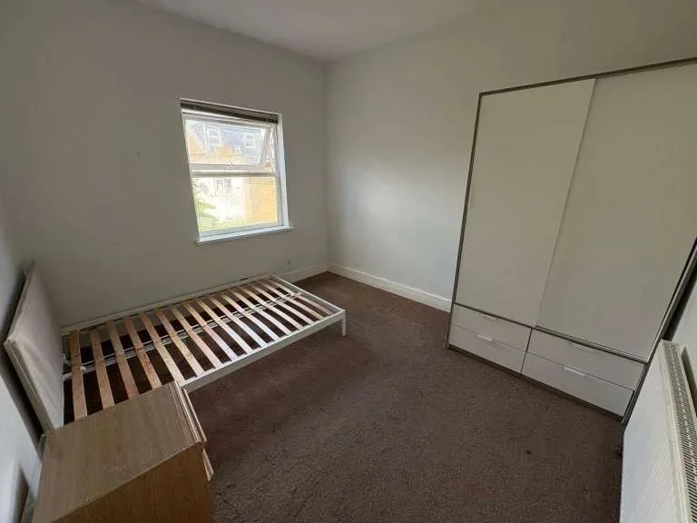 Room Ham Park Road in Greater London