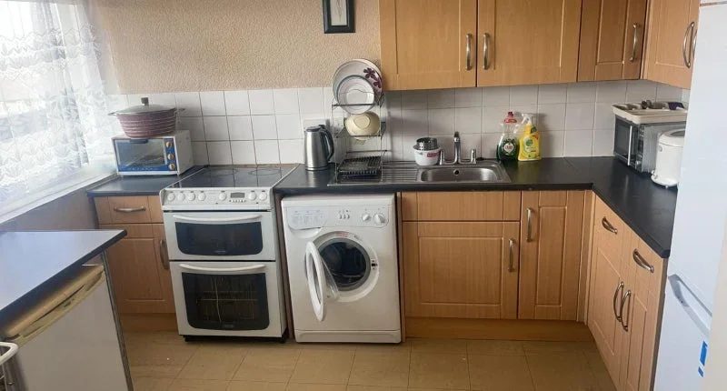 Room Manor Way in Hertsmere
