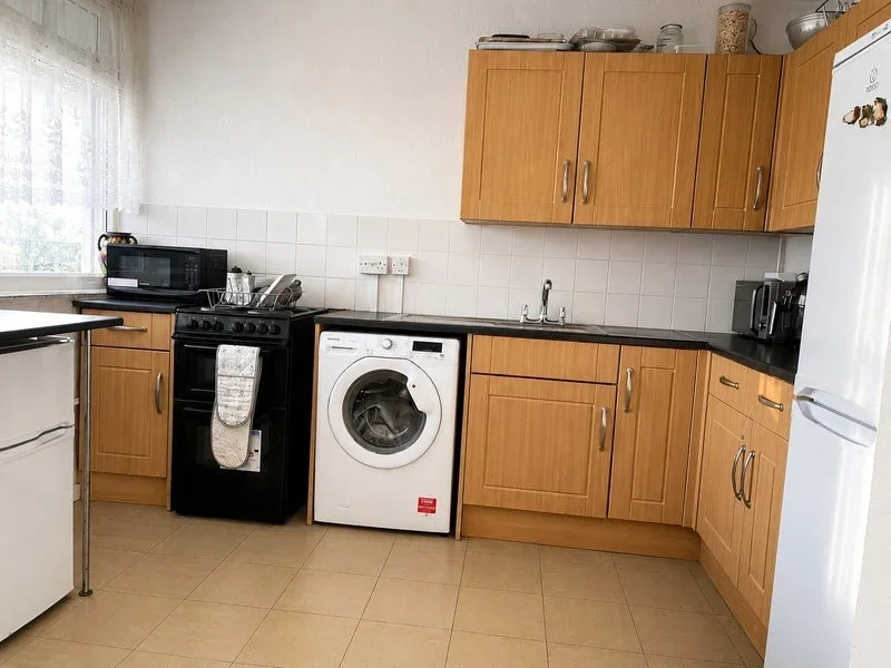 Room Manor Way in Hertsmere
