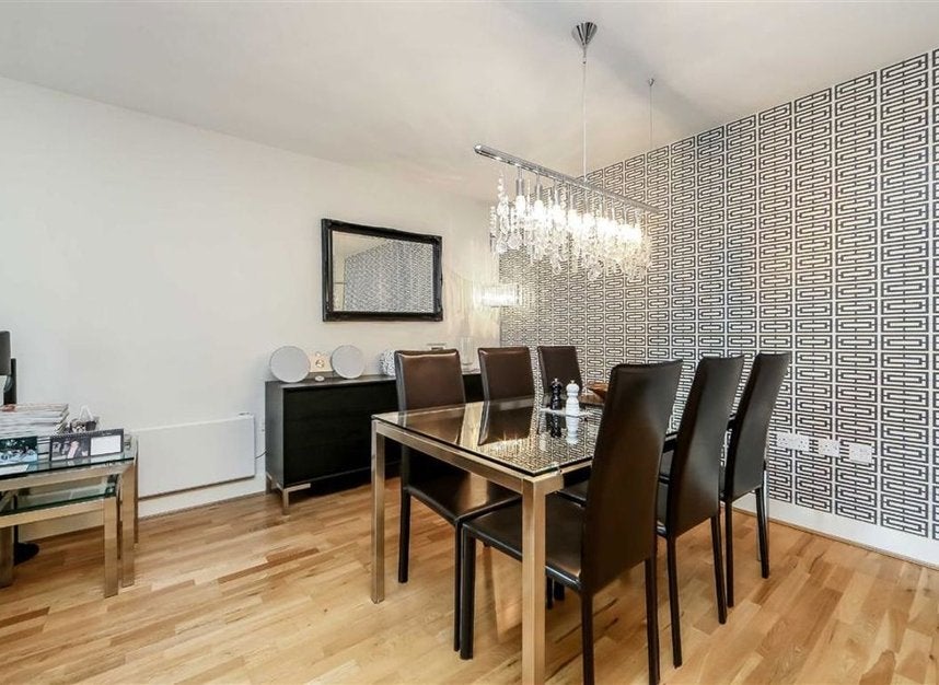 Flat Long Lane in Greater London
