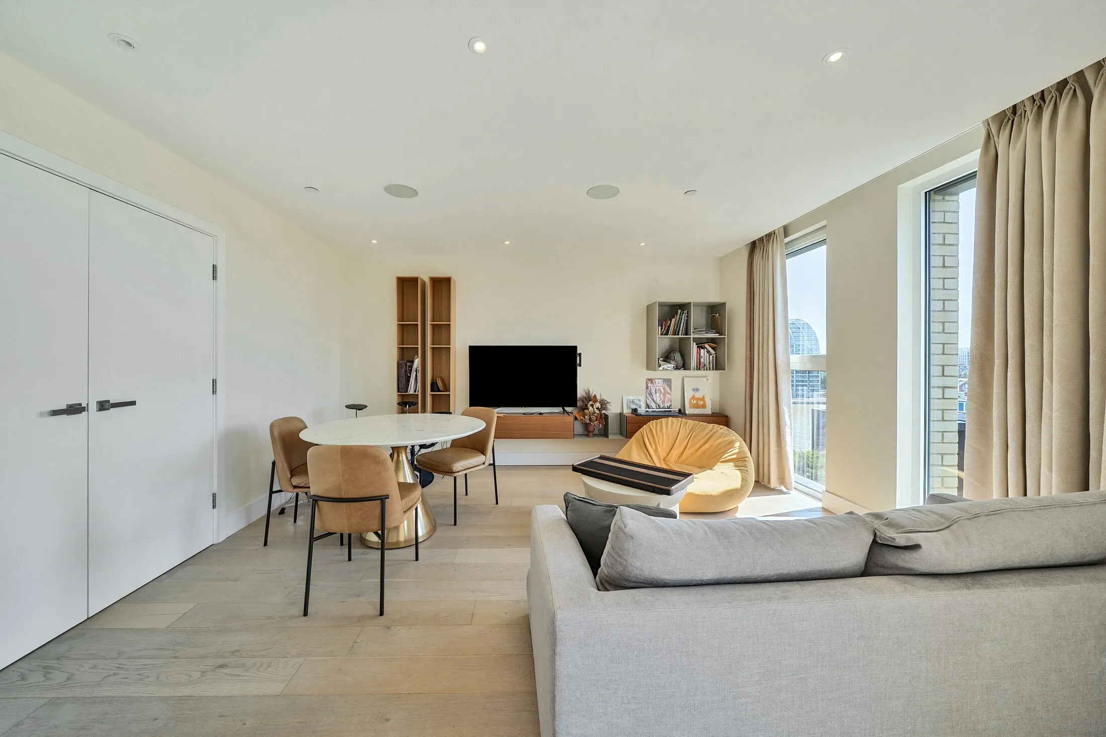 Flat Townmead Road in Greater London
