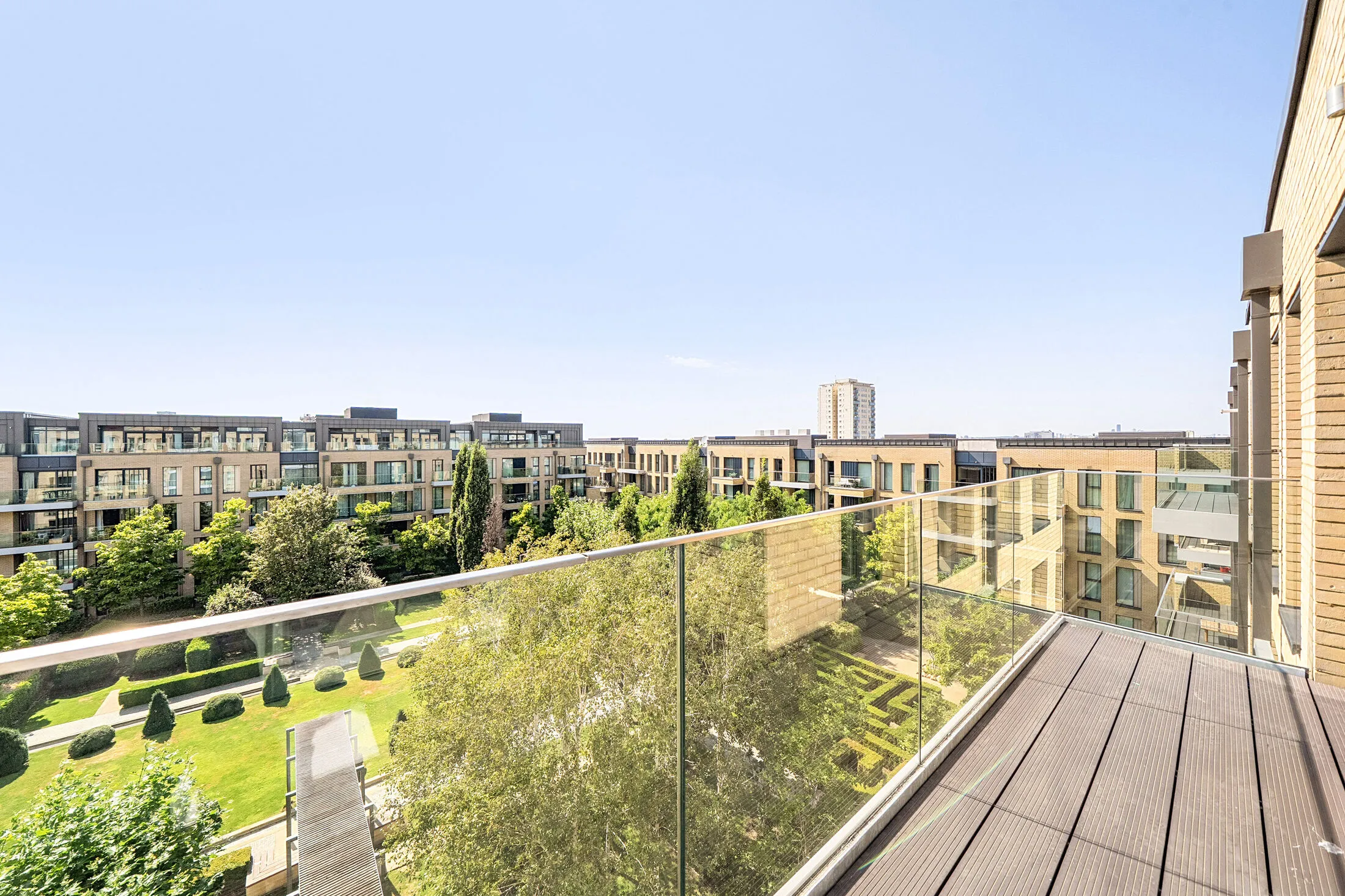 Flat Townmead Road in Greater London