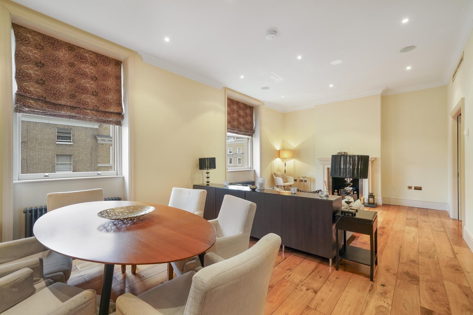 Flat Queen's Gate Place in Greater London