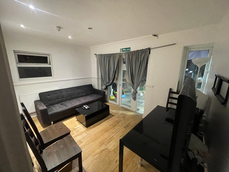 Room Linden Avenue in Greater London