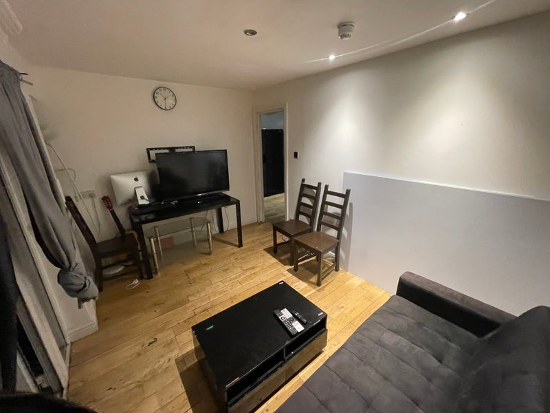 Room Linden Avenue in Greater London