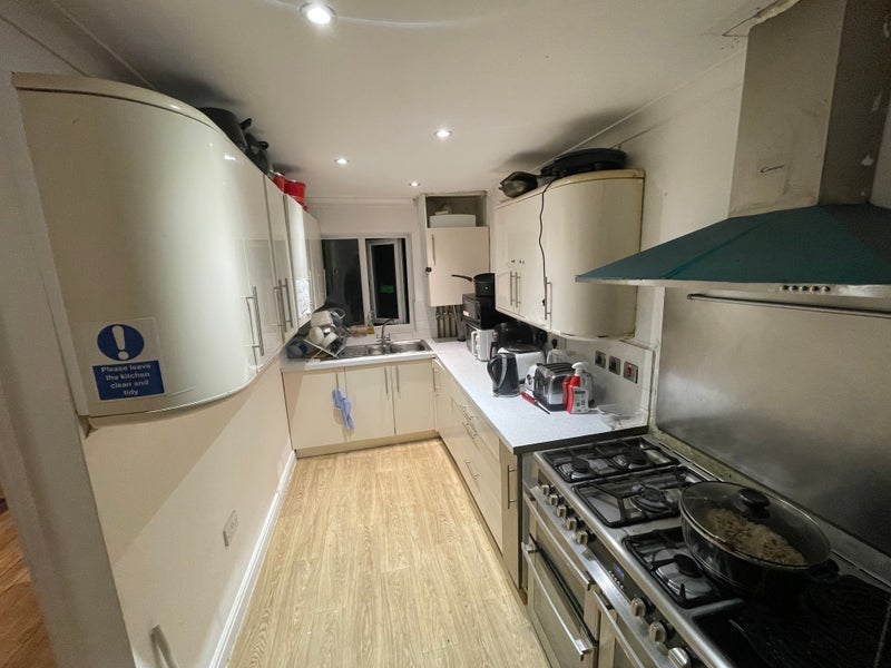 Room Linden Avenue in Greater London