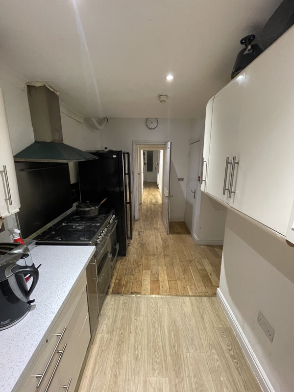 Room Linden Avenue in Greater London