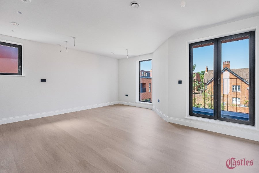 Flat Harold Road in Greater London