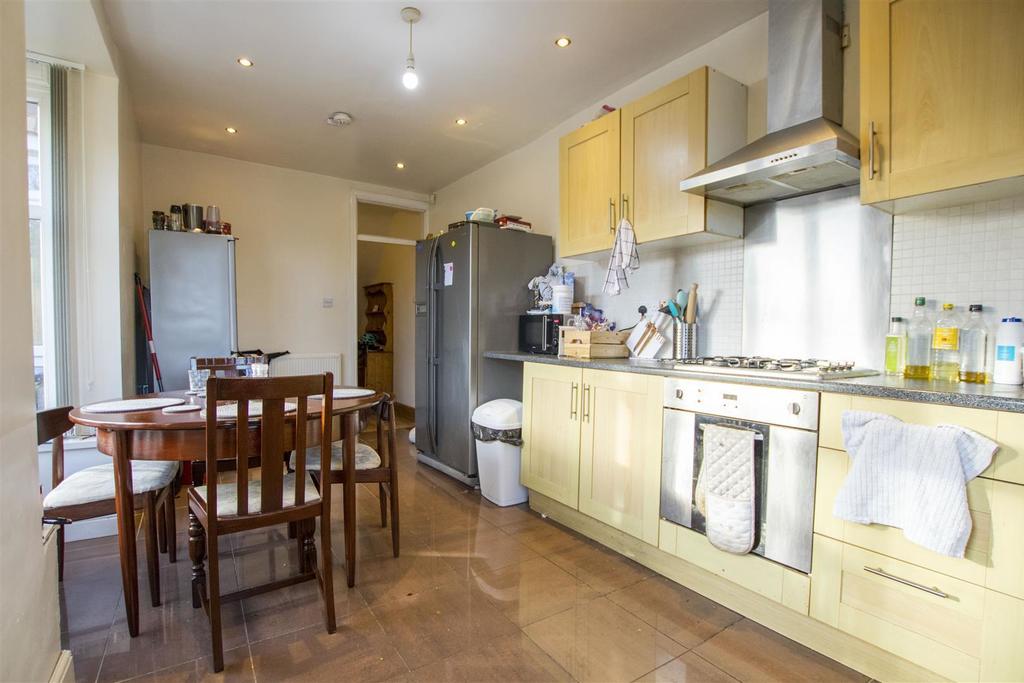 Flat Gristhorpe Road in Birmingham