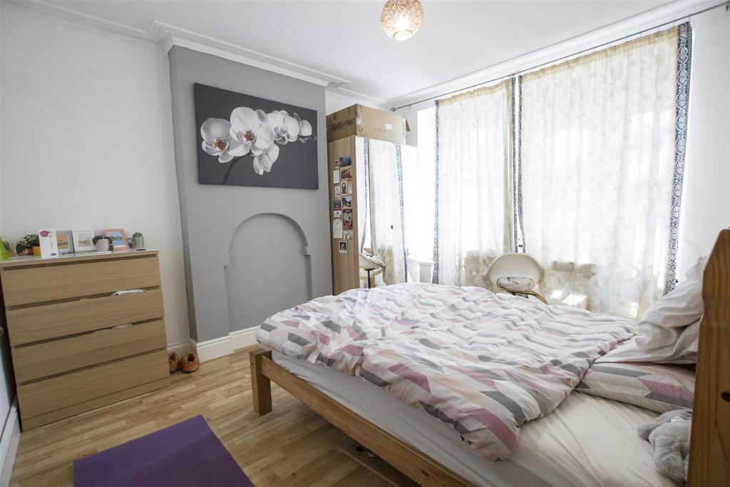 Flat Gristhorpe Road in Birmingham