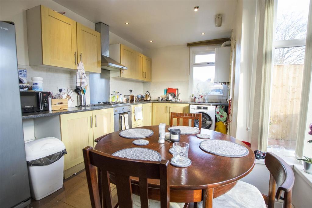 Flat Gristhorpe Road in Birmingham