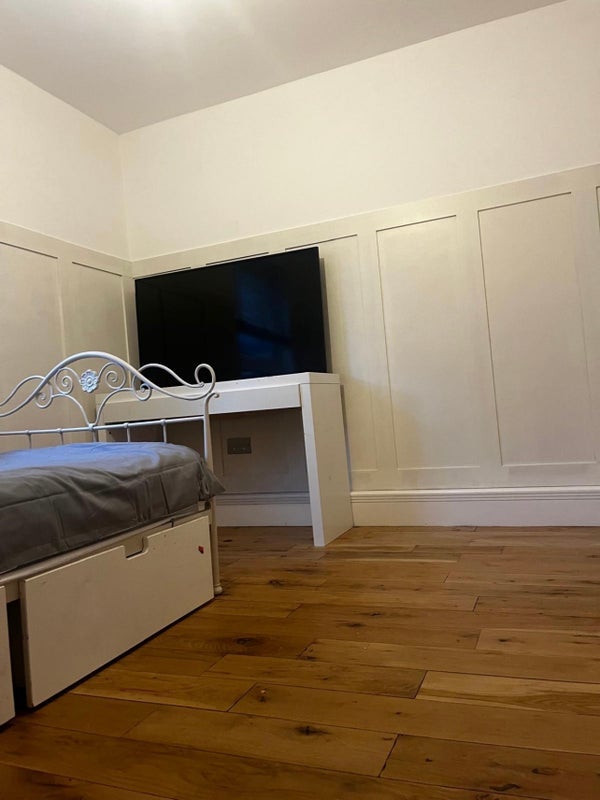 Room King Square in Greater London